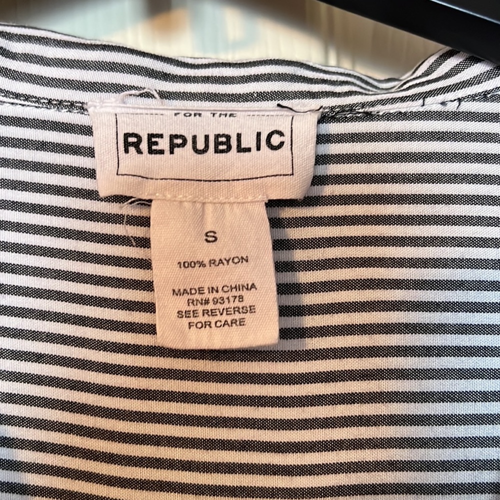 Button Up Blouse - Picture 2 of 3